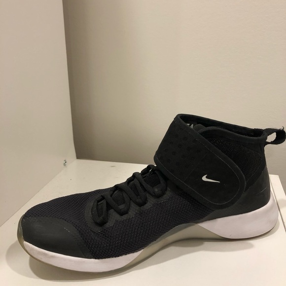 Nike women’s training hightop - Picture 2 of 6